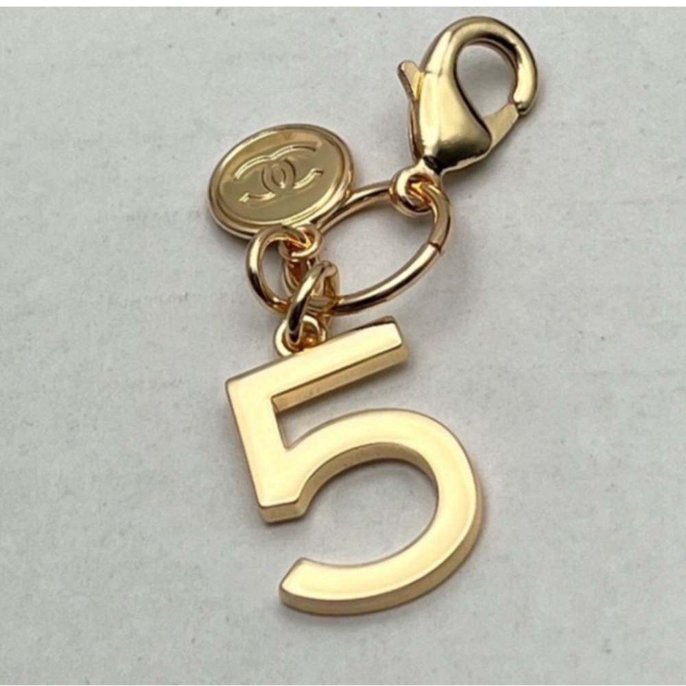 Authentic CHANEL
NWT
Holiday Double Charm 5 Pendant
